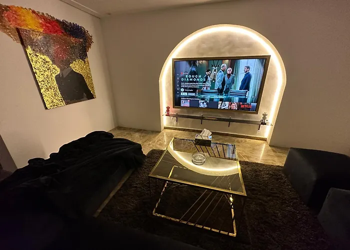 Modern 1-Bedroom Apartment In Heart Of Zamalek Visits Allowed By Apolo